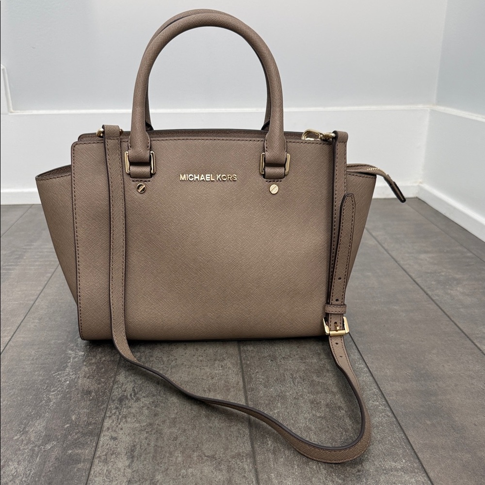 Michael Kors Leather Handbag in Taupe Pristine Condition